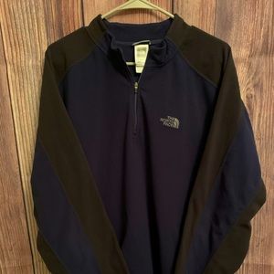 Men’s North Face fleece 1/4 zip.